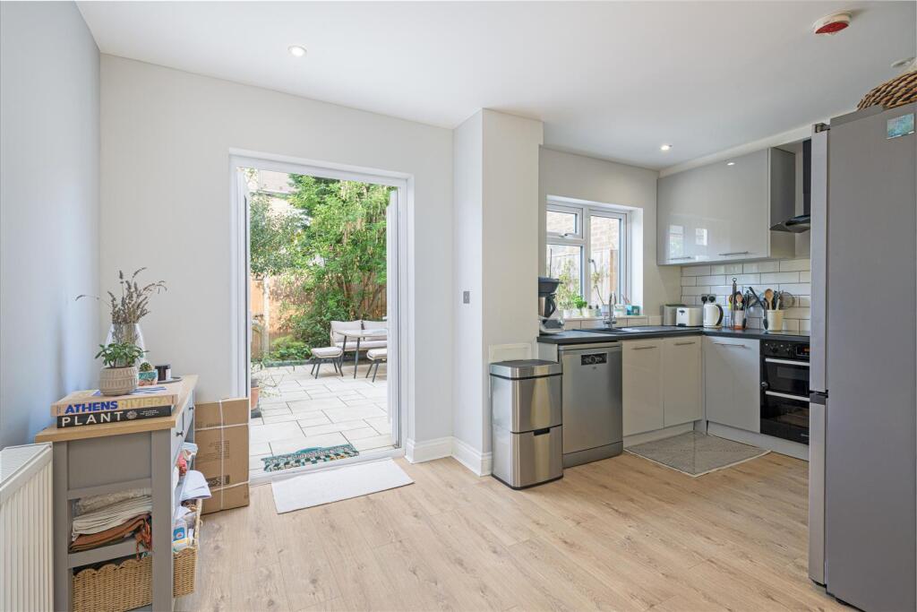 43 Penwith Rd Kit 1.jpg