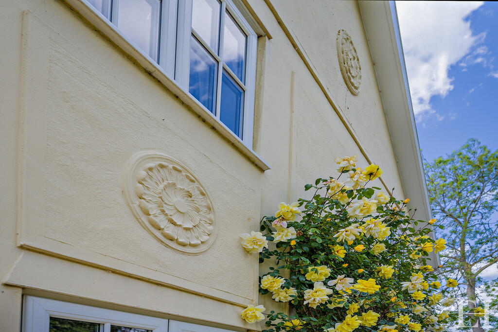 8647829-exteriorW...