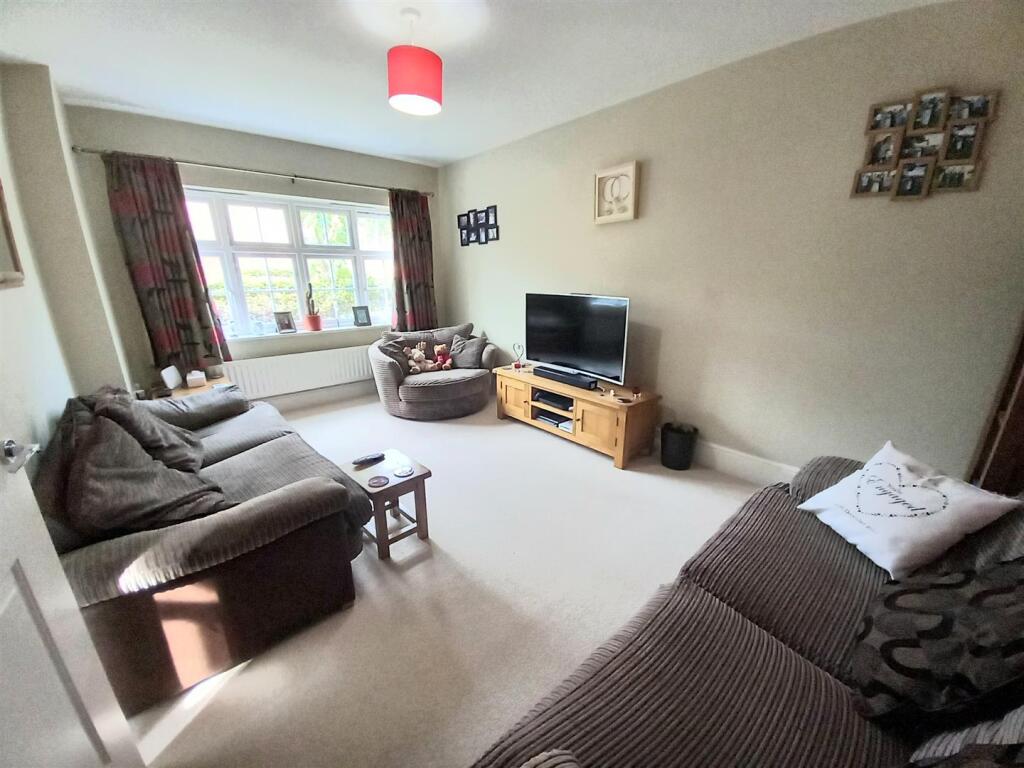 17 Hughes Gardens Lounge.jpg