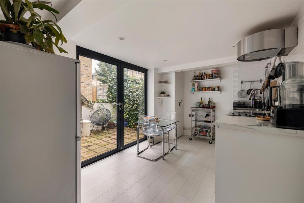 Montague Road E8