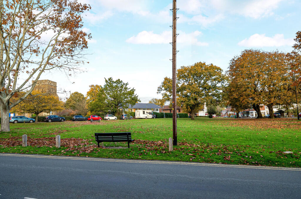 1370922-3-6900e2d...