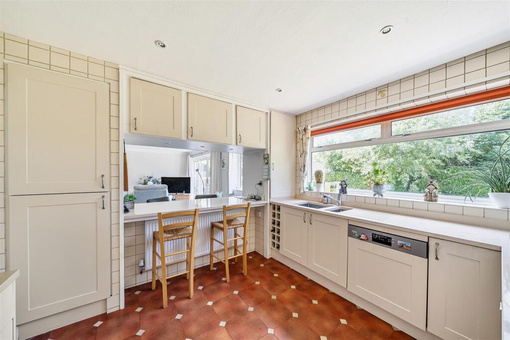 Kitchen: