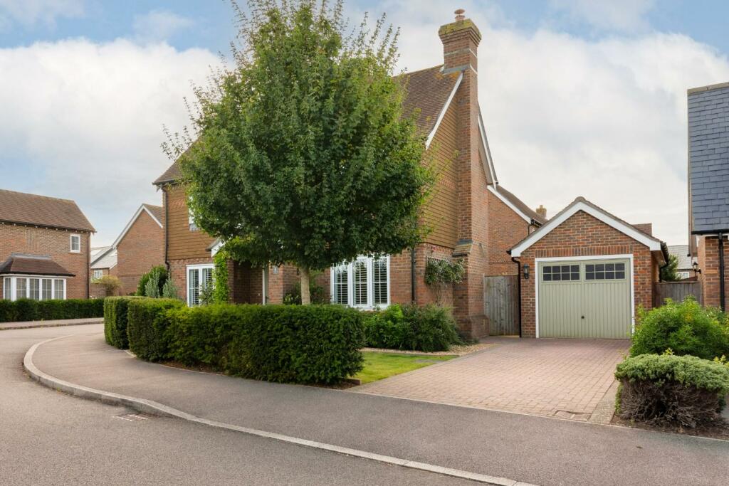 Charlwood Drive-22.jpg