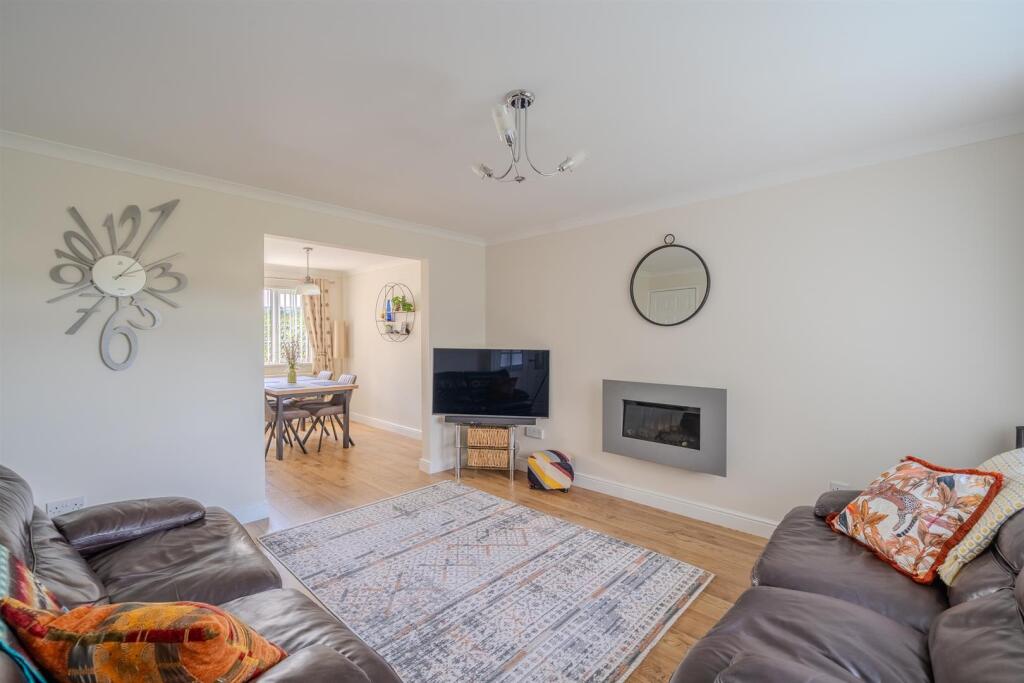 21 Pine Tree Road-8.jpg