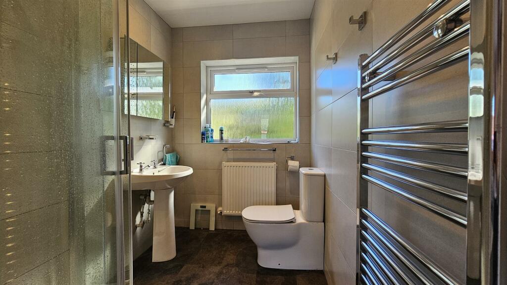 EN SUITE