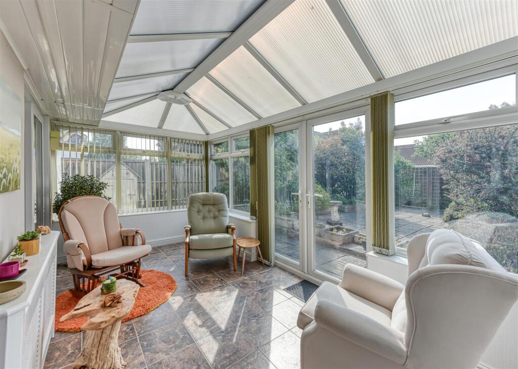 1 Oatlands Way-MAY25-conservatory.jpg