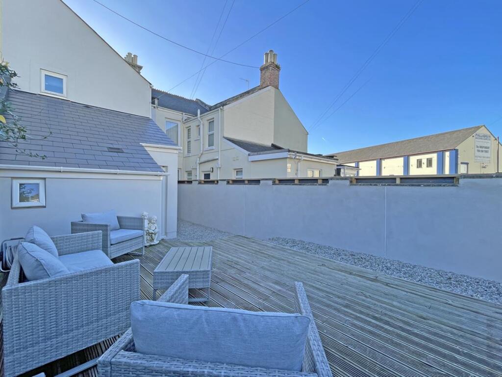 St Levan Road 142 - Decking Two.jpg