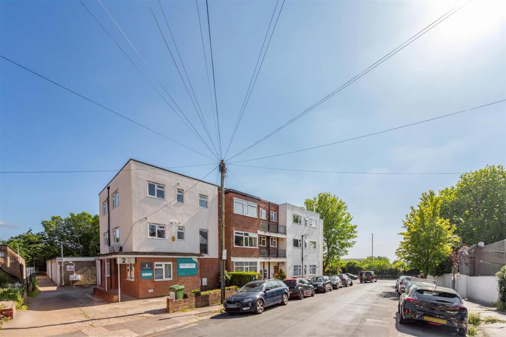 Flat 6 Carisbrooke-22.jpg