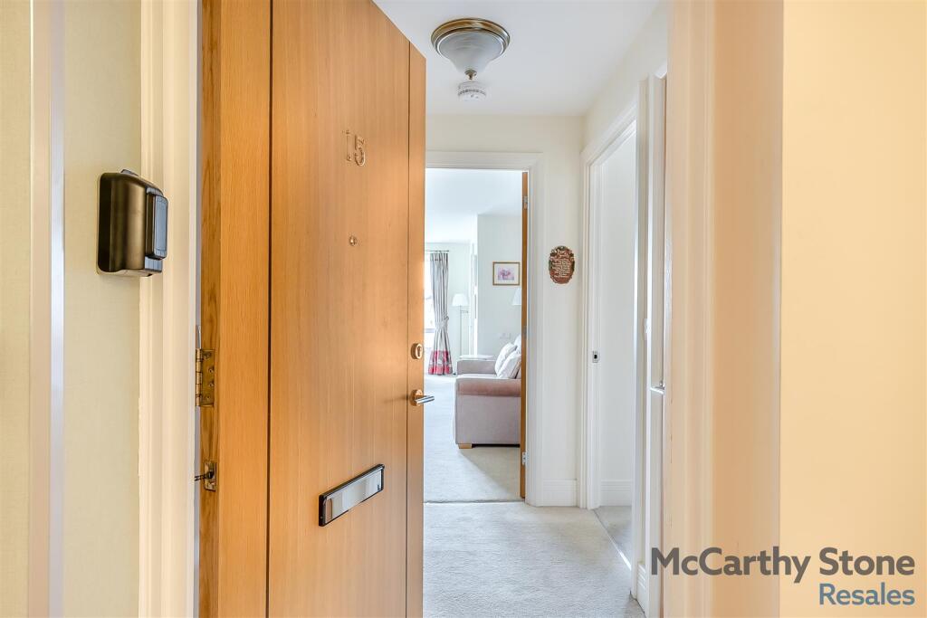 8640072-interior11.jpg