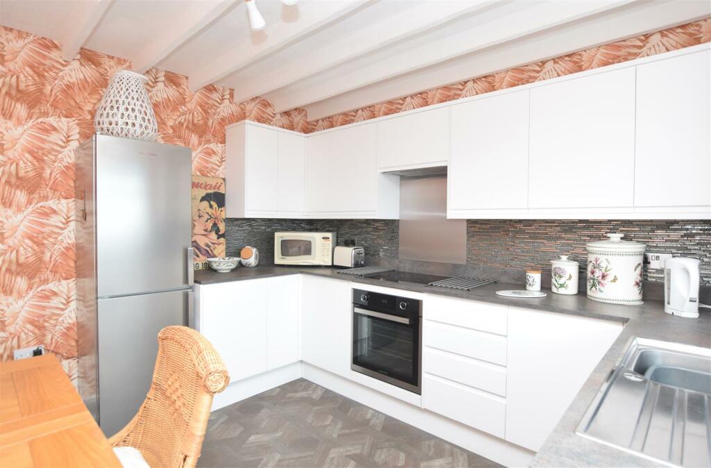 Kitchen V2.JPG