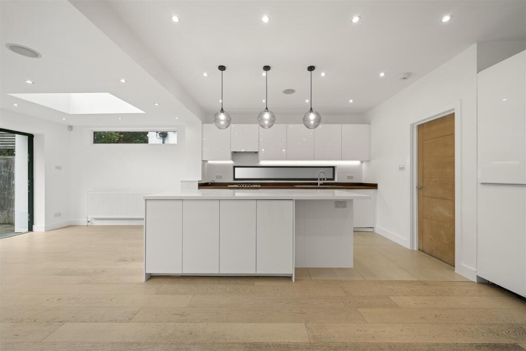 88 Hare Lane Claygate KT10004.jpg