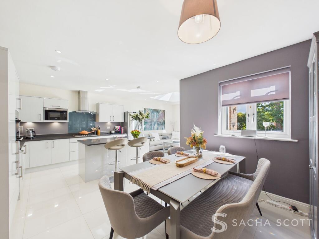 Kitchen / Dining Area