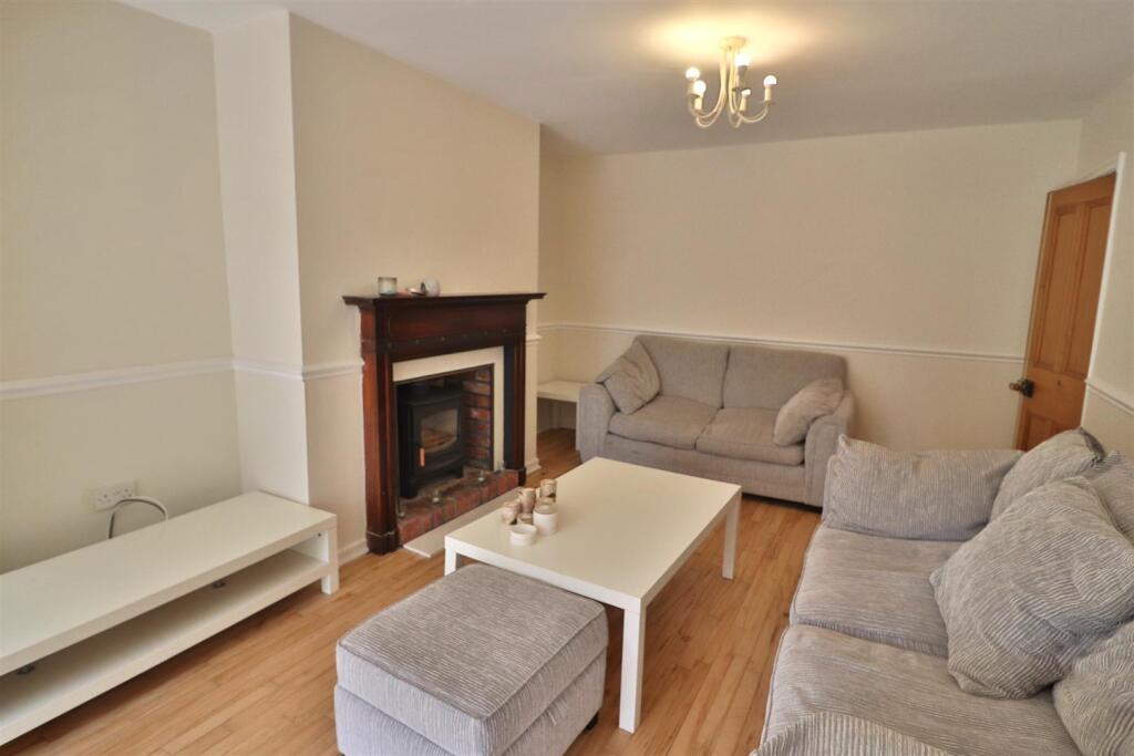 OPEN PLAN LIVING AND DINING ROOM