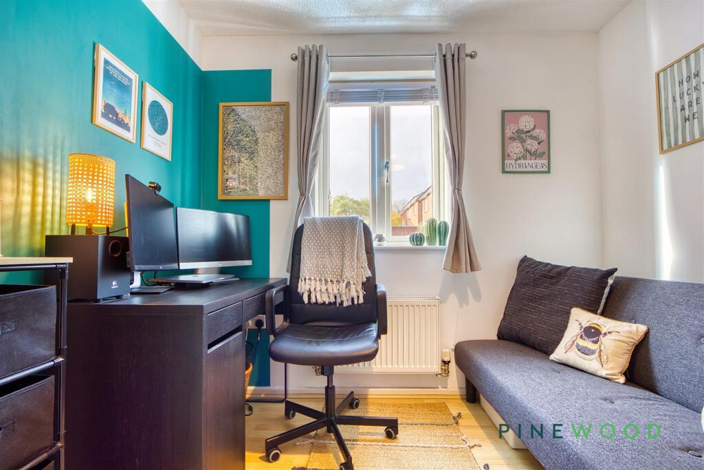BEDROOM 2 / STUDY
