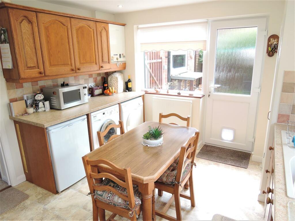 Kitchen: