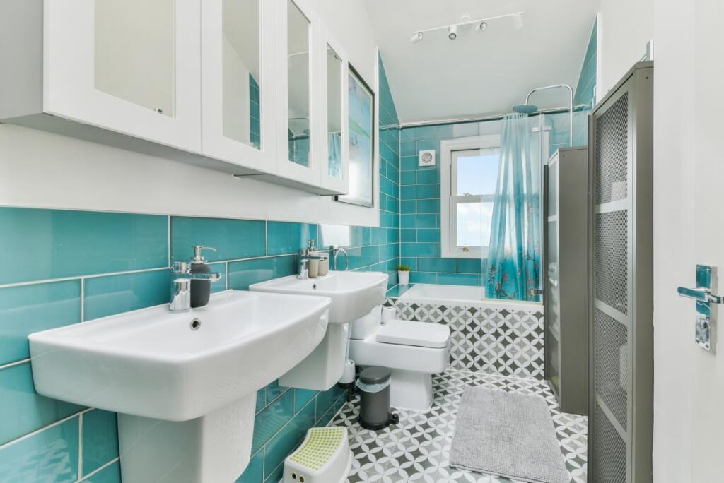 VIVIANNE HOUSE, 2...