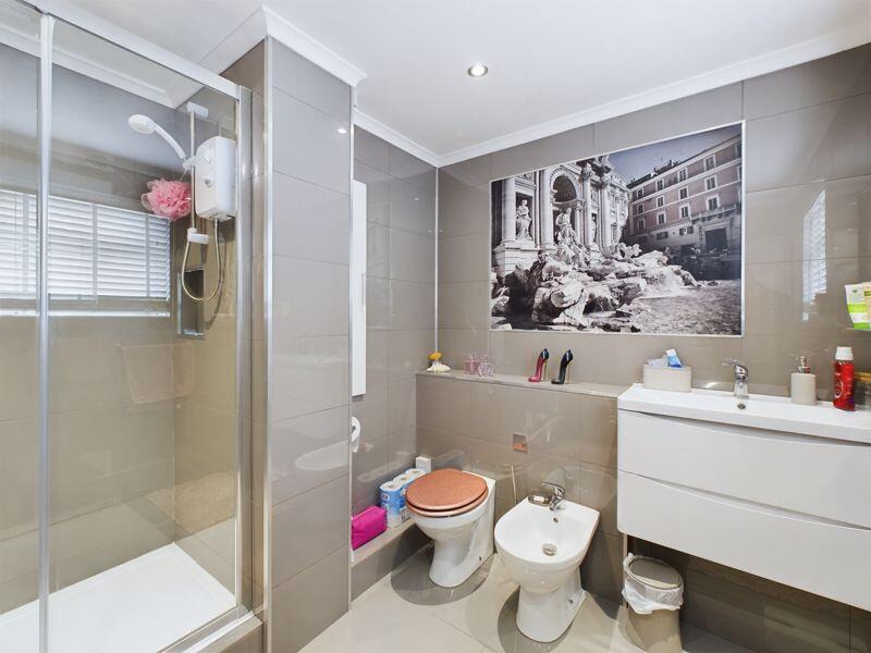 en-suite shower room