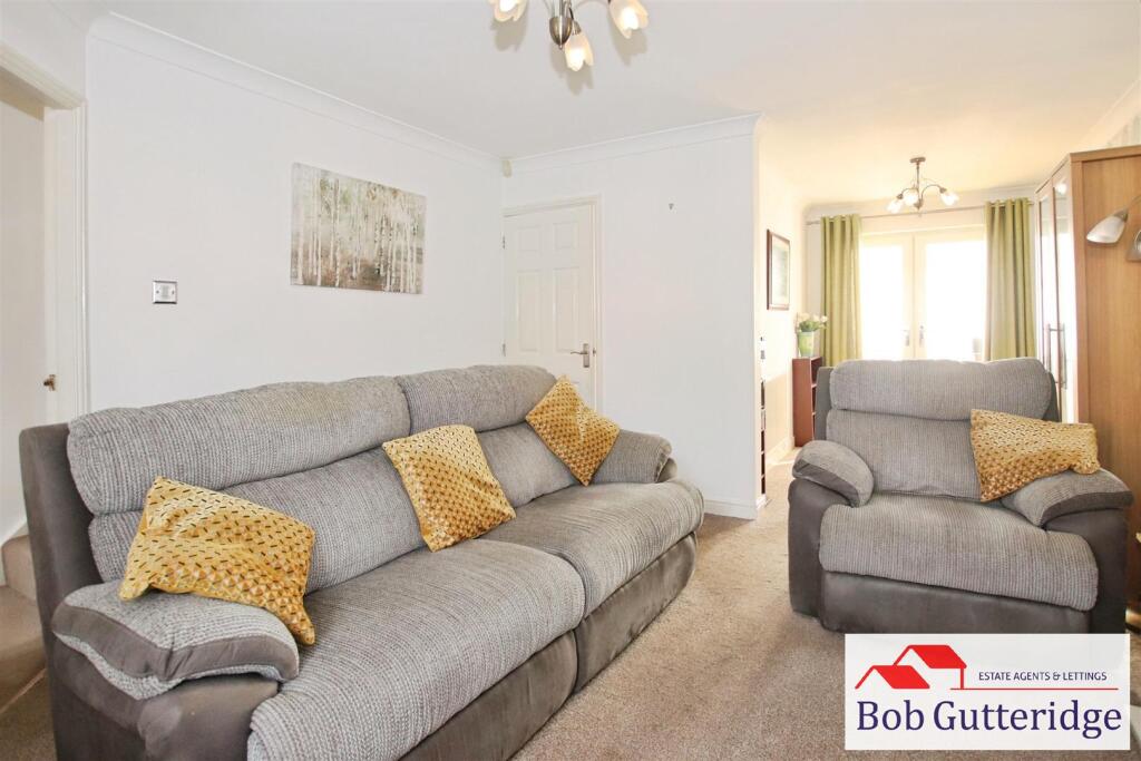 LOUNGE / DINING ROOM