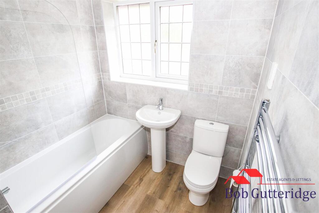 FIRST FLOOR BATHROOM
