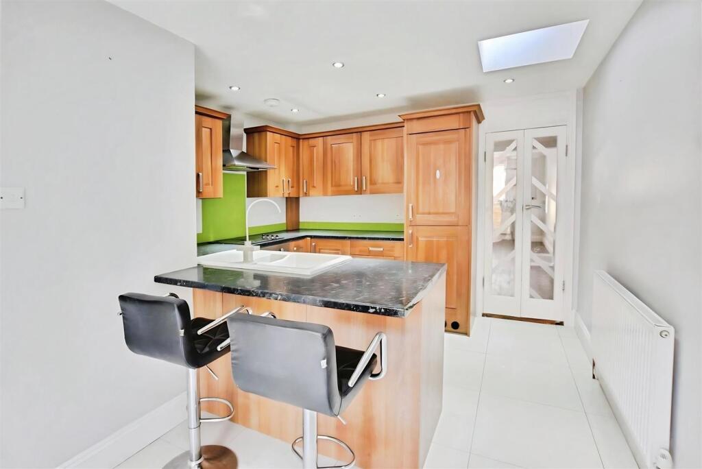 93eff965-kitchen.jpg