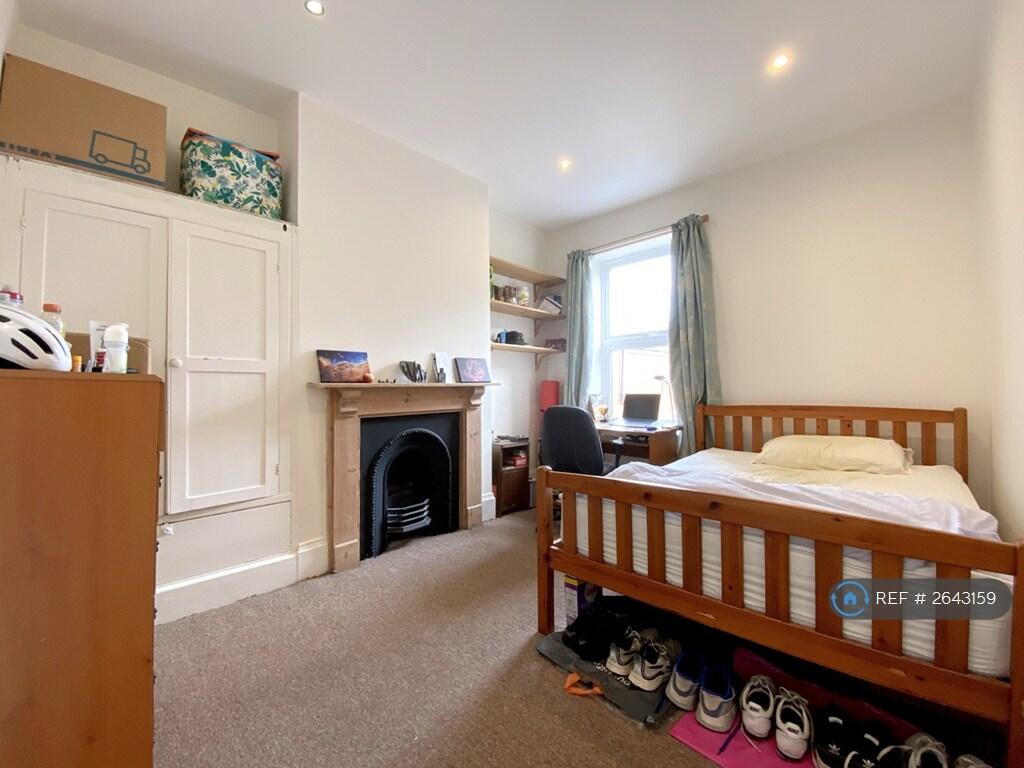 First Floor Middle Bedroom