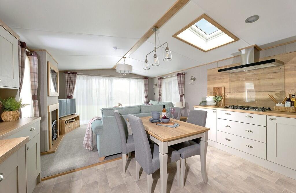 Living Room / Din...
