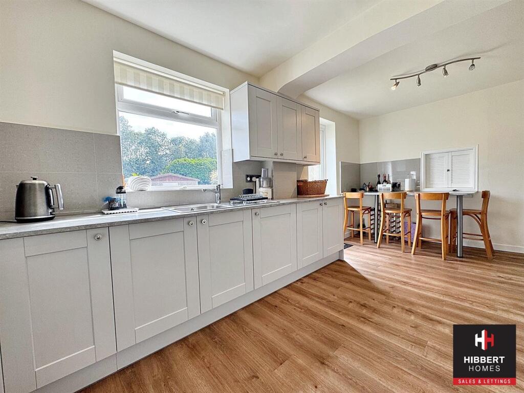 Kitchen.....jpg