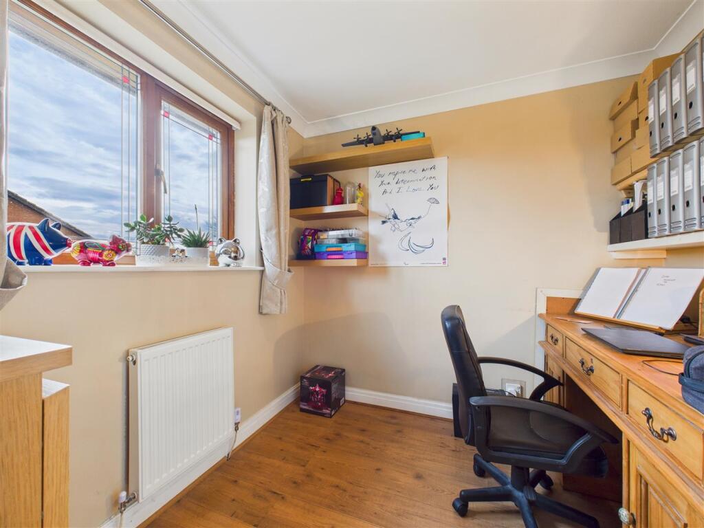 Bedroom 4/Office