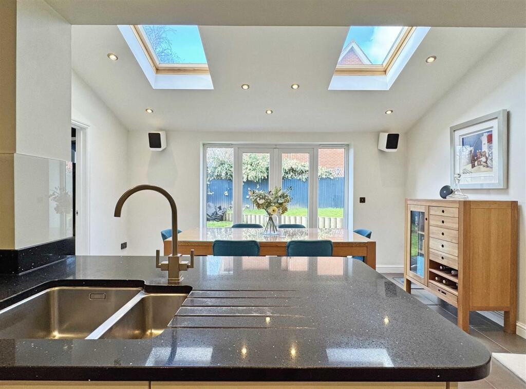Kitchen d.jpg