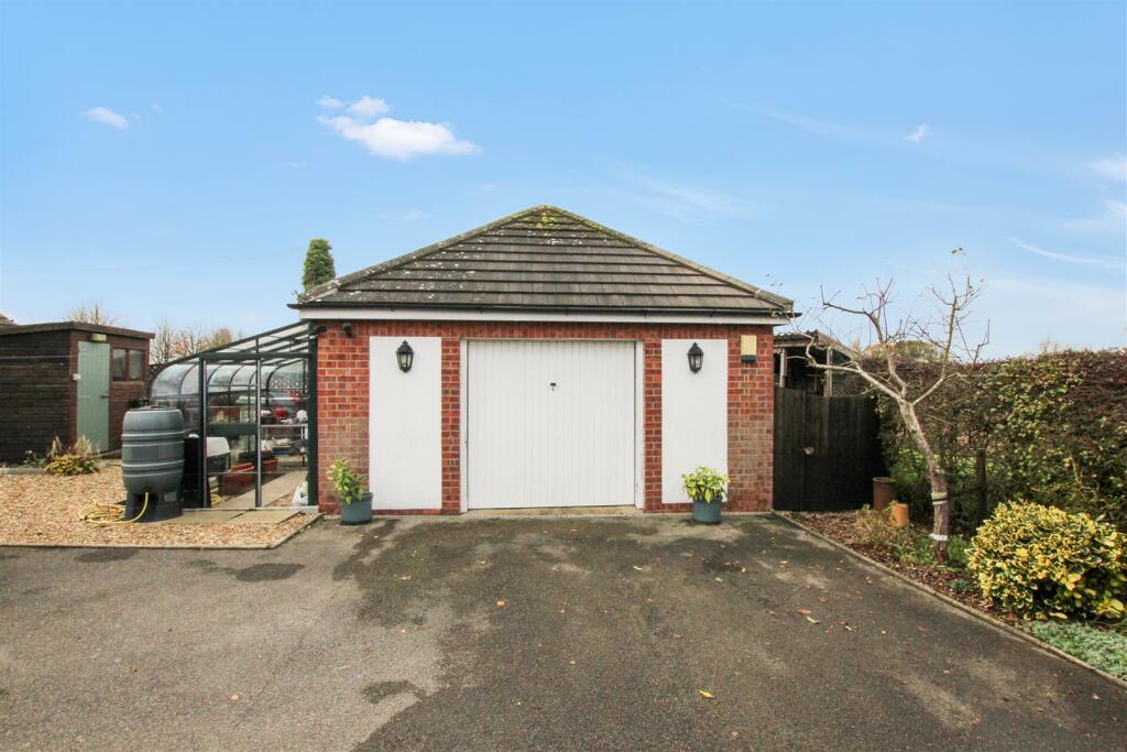 Garage.JPG