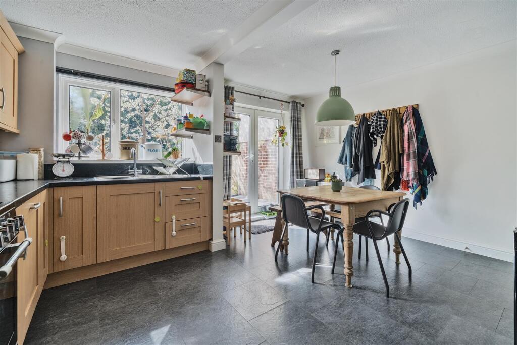 Baronsfs Kitchen Diner..jpg