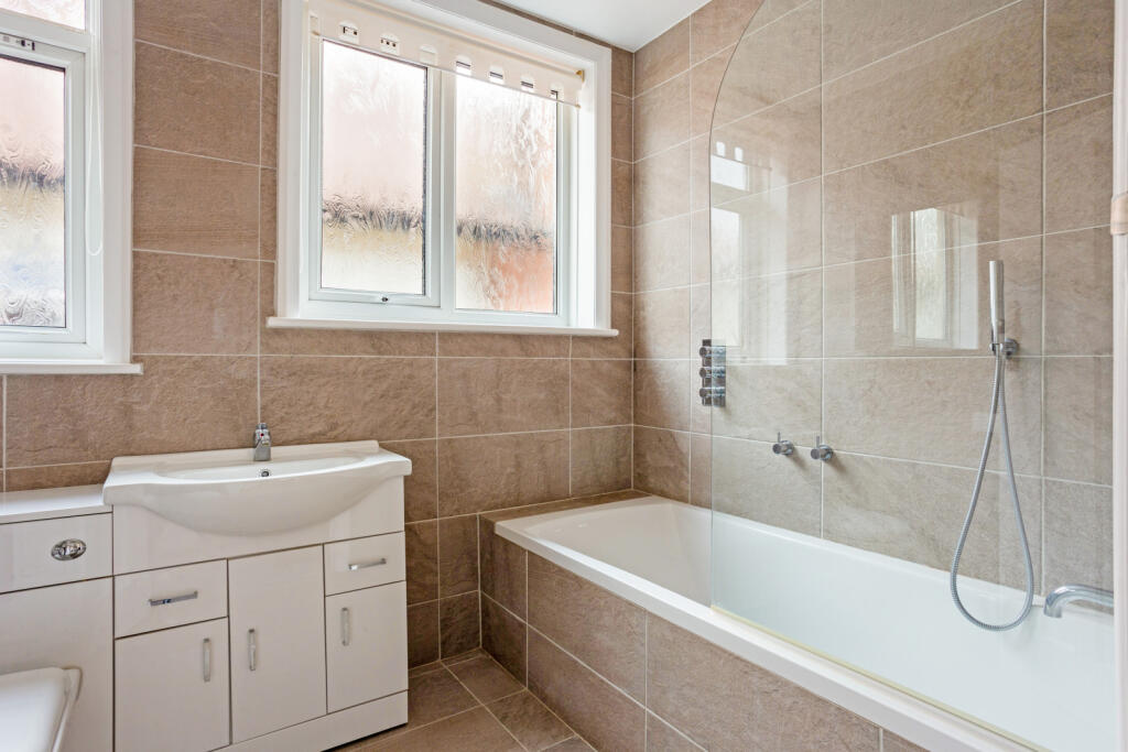 Family Bathroom 2