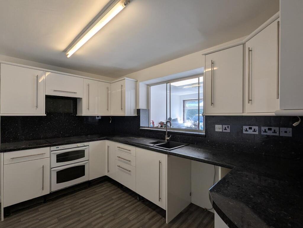 39 Quintrell Close Kitchen
