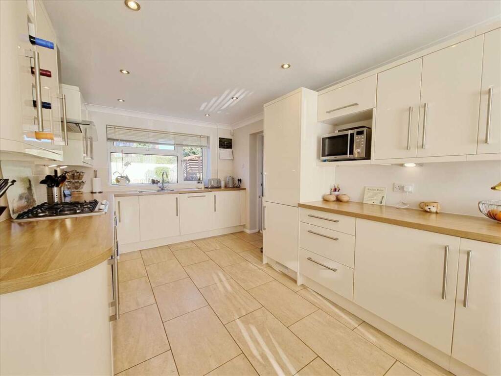 Dining Kitchen: