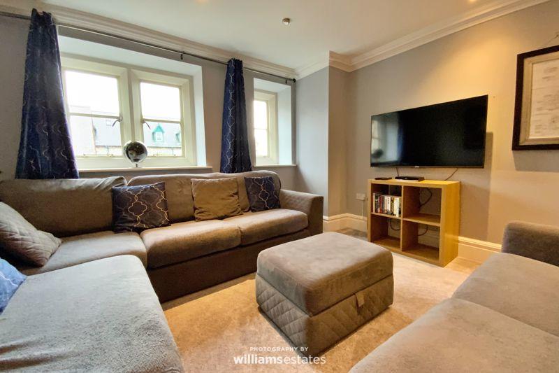 Living Room/Be...