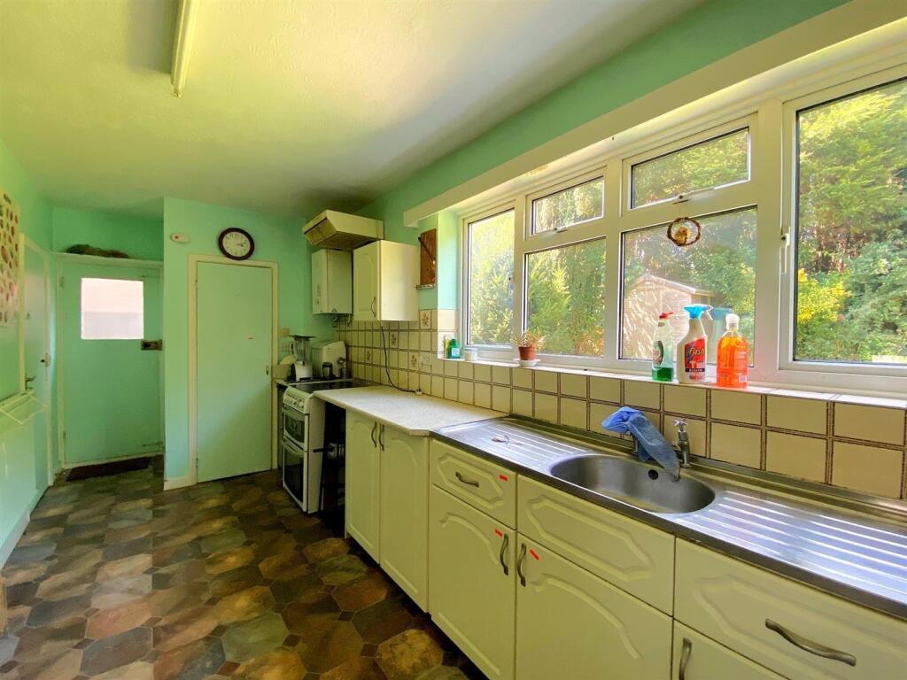 14 Millham Close - Kitchen2.jpg