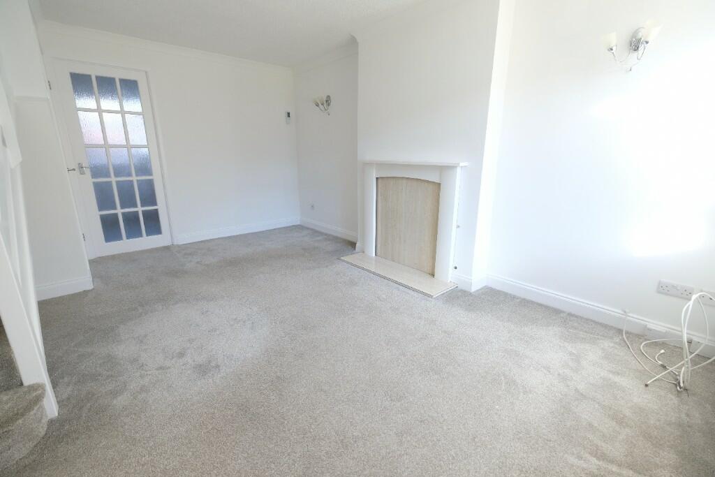 SITTING/DINING ROOM
