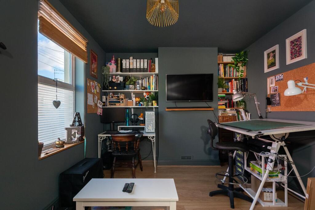 0M2SVP - Bedroom F.jpg