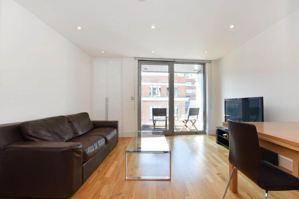 Flat 21, 10 Rochester Row (3).JPG