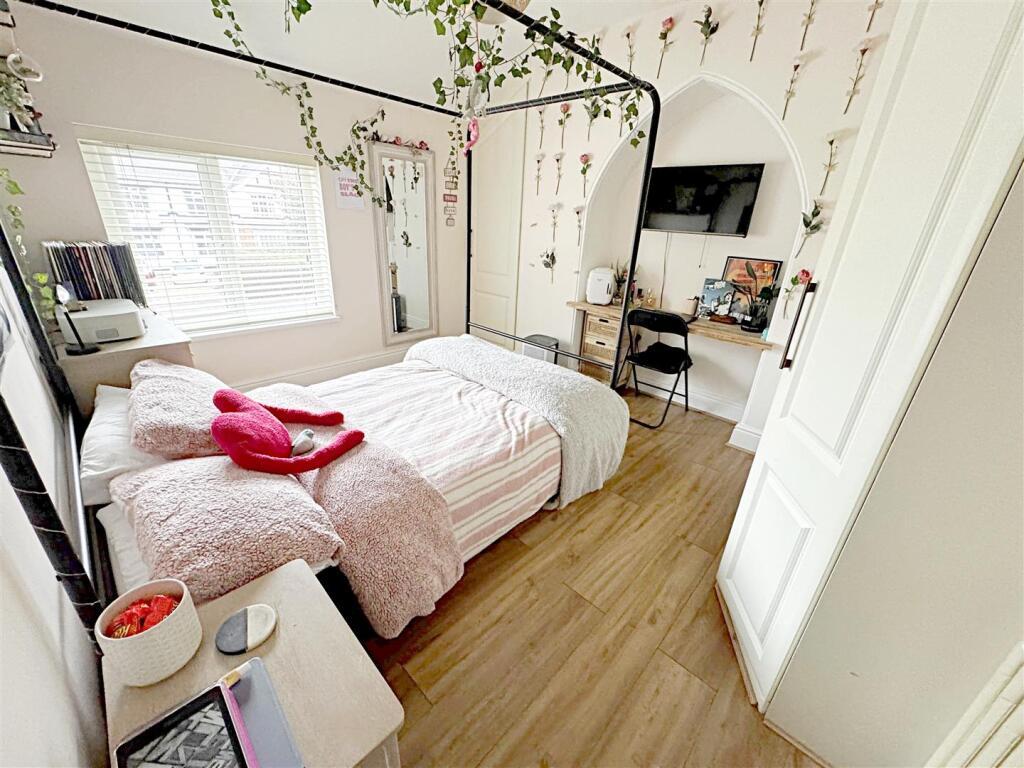 BEDROOM 3