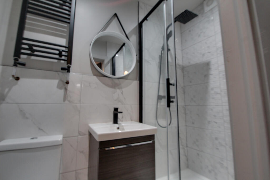 Room 2 Ensuite