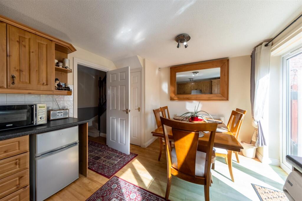 8 Gowy Court-005.jpg