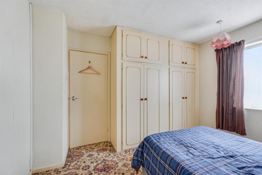 Bedroom 1_2.jpeg
