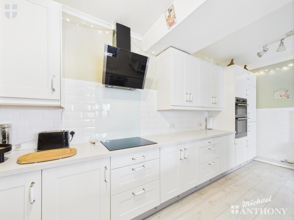 CAM03218G0-PR0699-STILL012