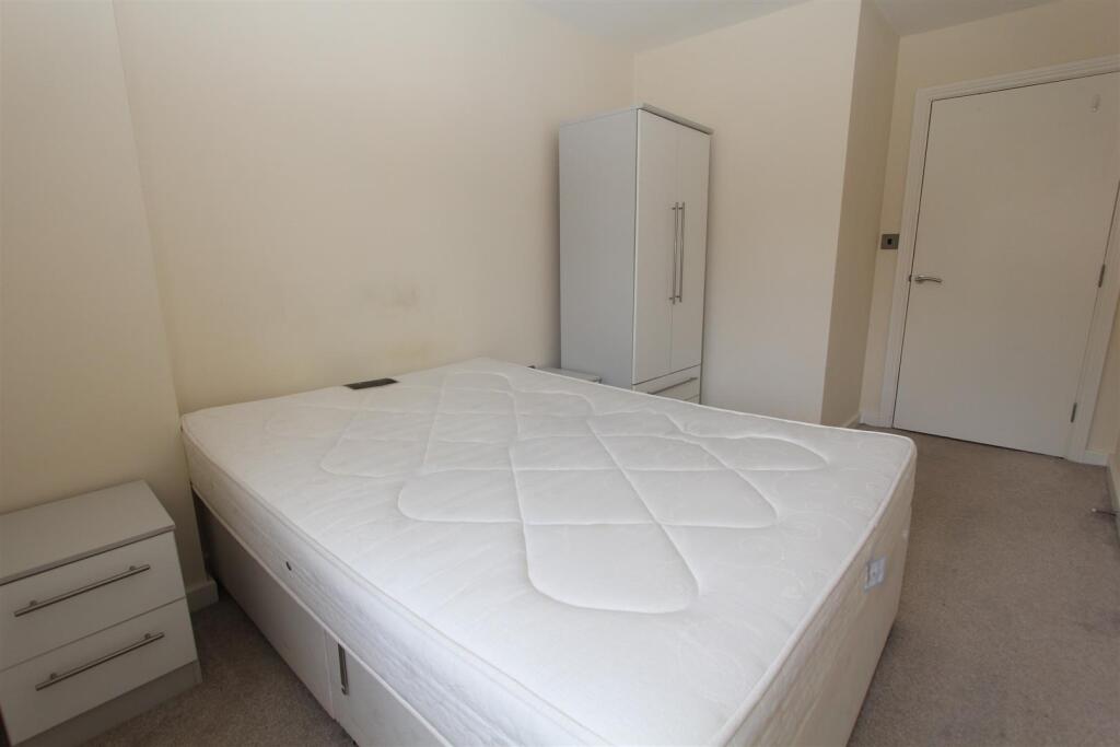 Bedroom.JPG