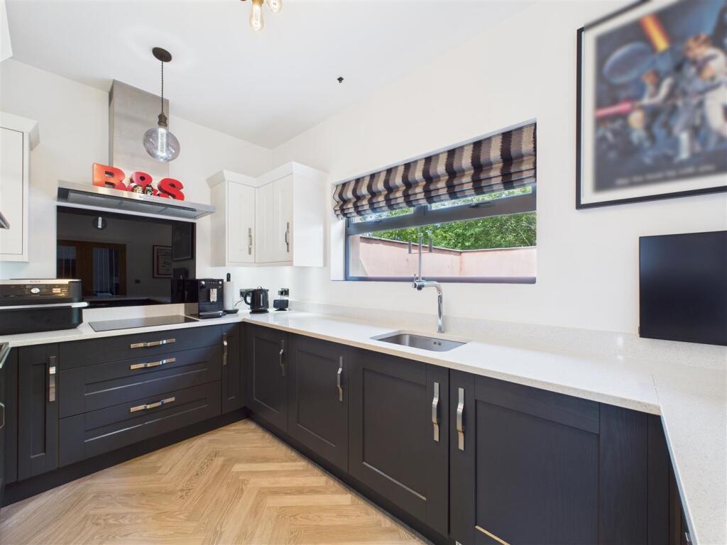 KITCHEN/ DINER