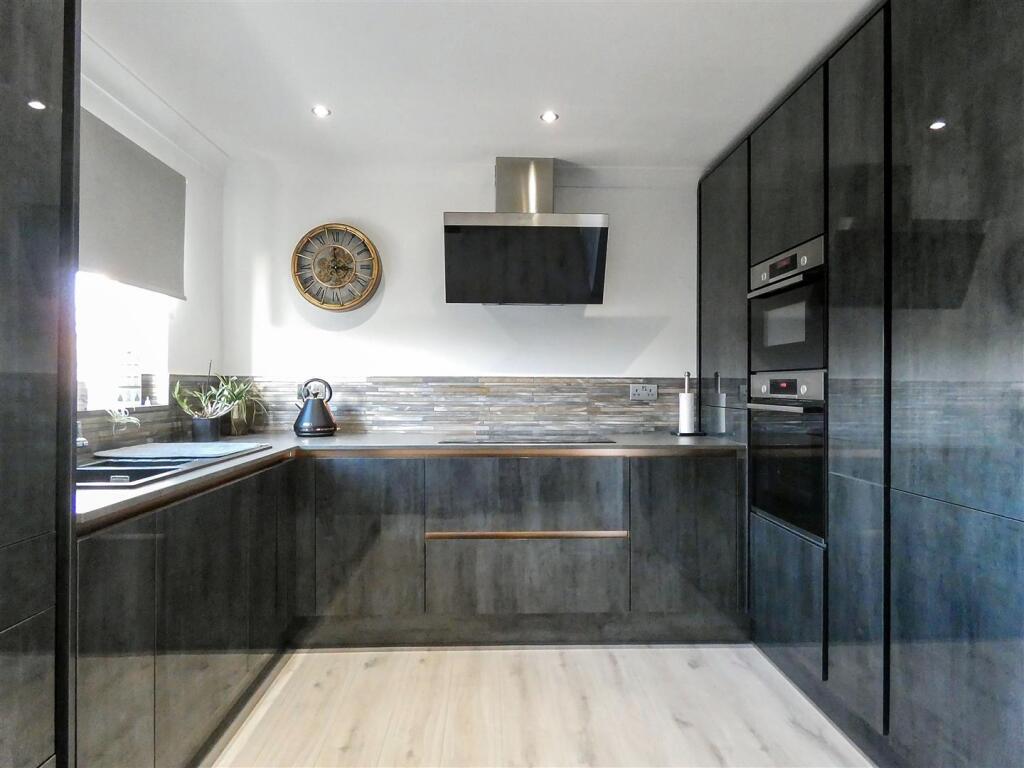 Kitchen/Breakfast Room (First Floor)