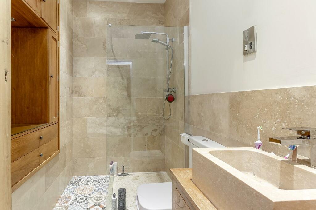 Master Bedroom Ensuite.jpg