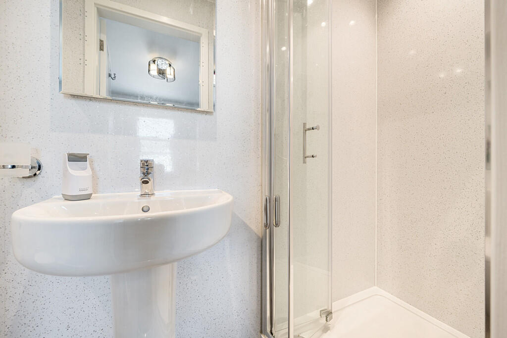 Ensuite shower ro...