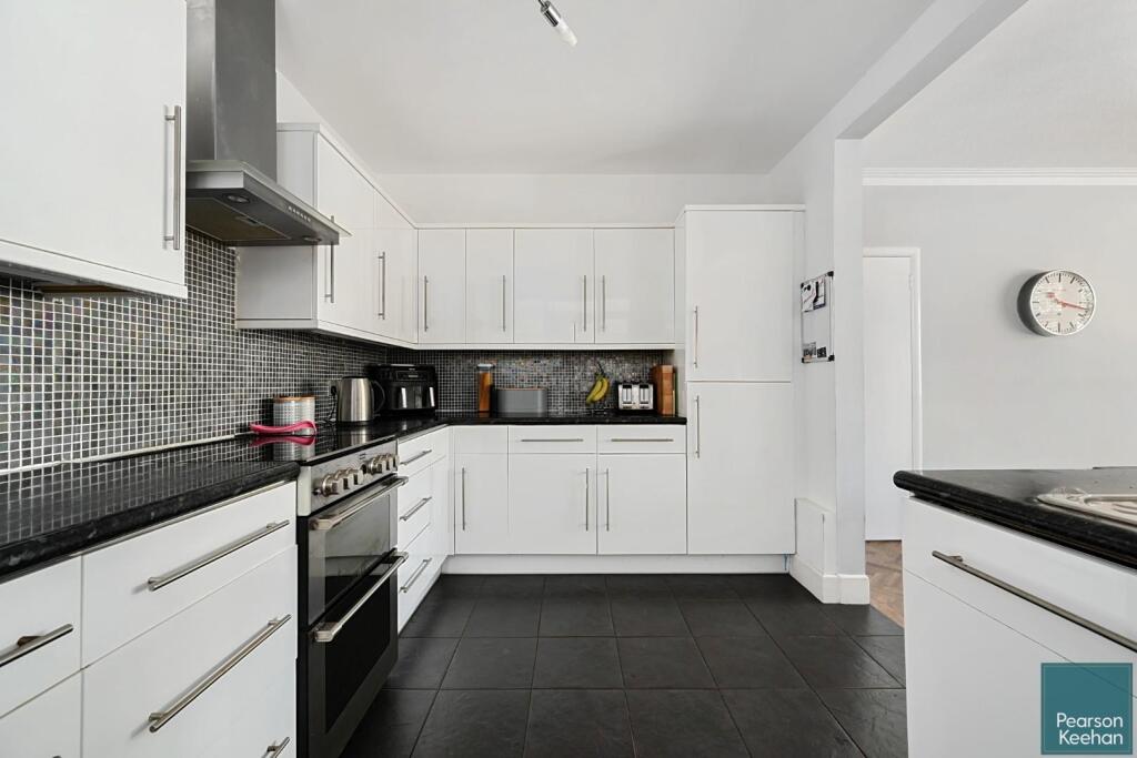 26 Norman Cresent BN43 (3).jpg